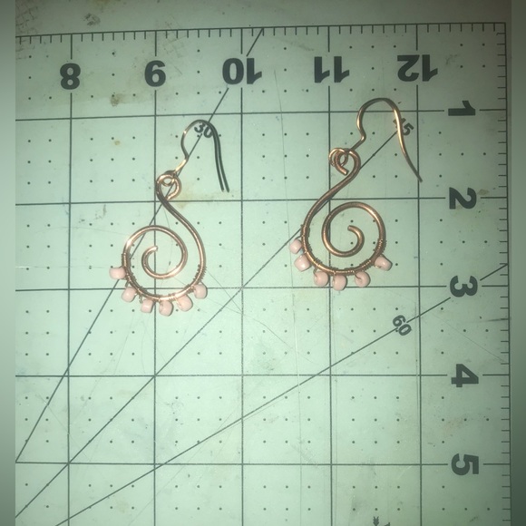 BOGO 50% off! Beaded Dangly, Swirl Earrings. Copper wire + pink beads - Picture 4 of 5